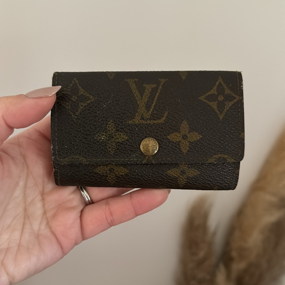 Louis Vuitton 6 Ring Key Holder Wallet